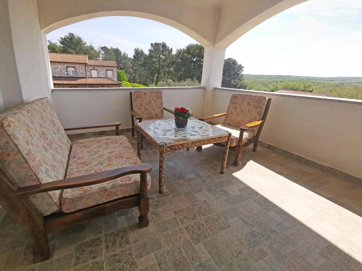 Apartman Luna Sveti Lovreč Pazenatički Exterior foto